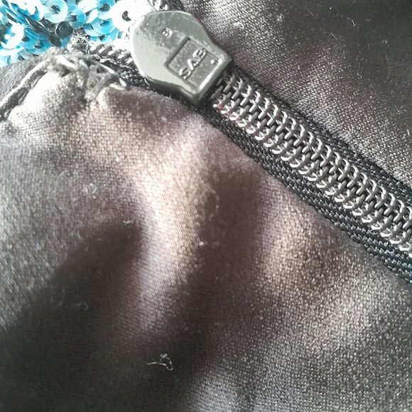 Guess sequin skirt in size small - Picture 3 of 9